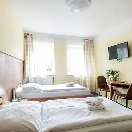 Hotel U Cisare Отель Mirosovice