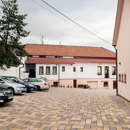U Cisare 3* Mirošovice