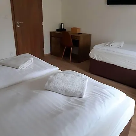 U Cisare 3* Mirošovice