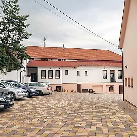 U Cisare Mirošovice